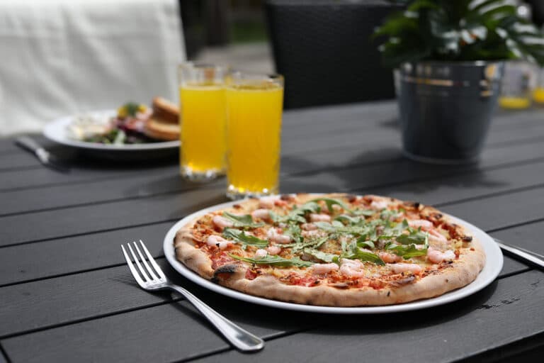 Pizza hos First Camp Bistro