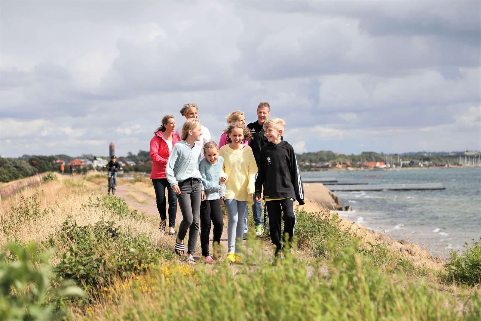 Familj på First Camp Råå Vallar camping vid havet i Helsingborg