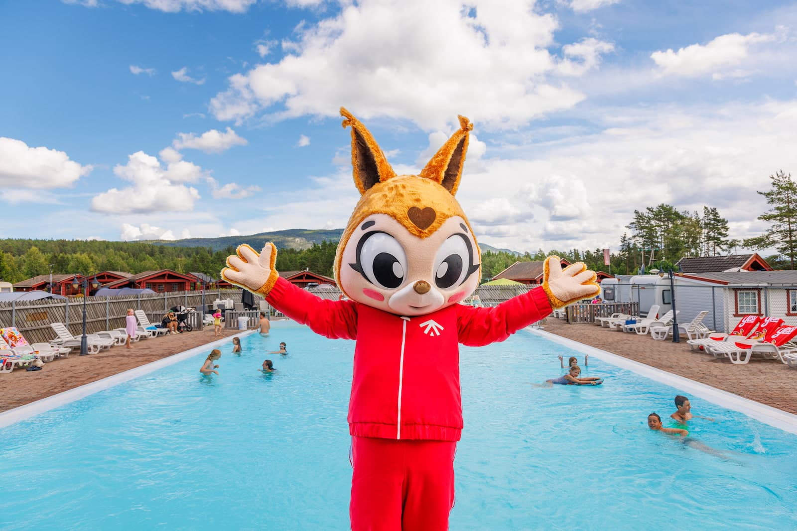 Yessi på Norsjö vid poolområdet