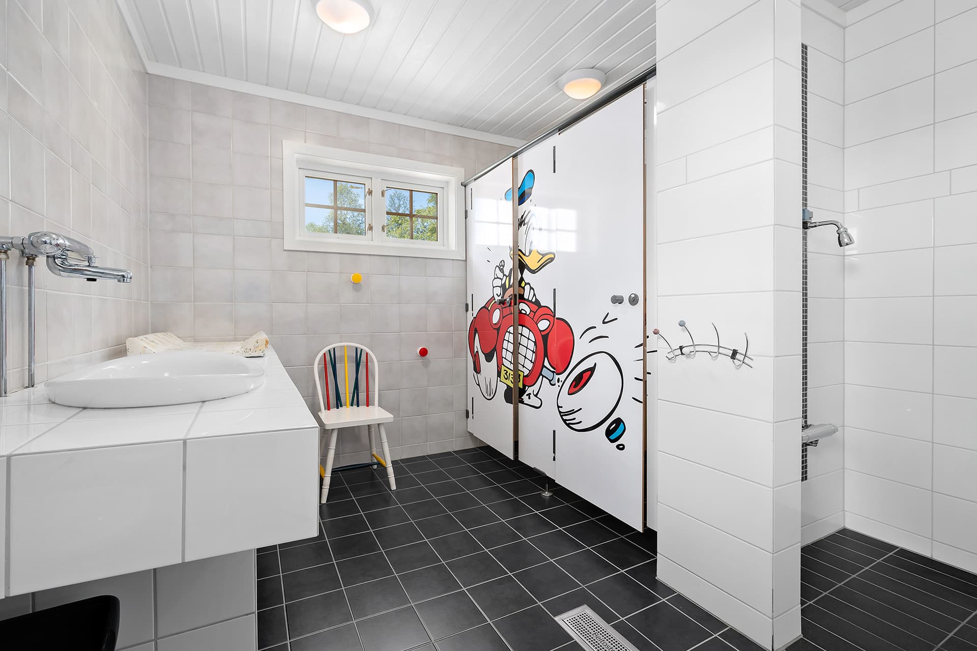 Servicehus på campingplass i Beitostølen med dusj, kjøkken og fasiliteter