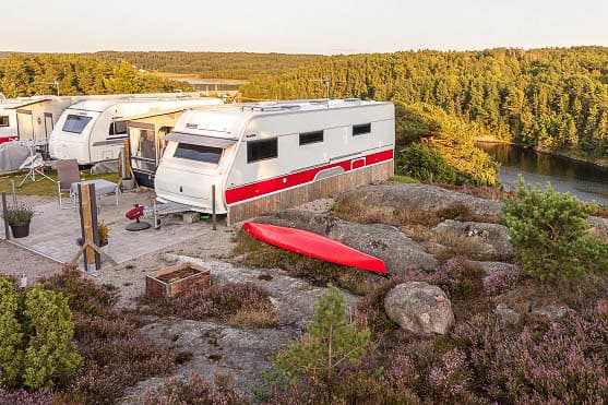 Campingtomt for campingvogn på First Camp City – Strömstad