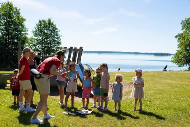 First Camp Kolmården – Norrköping – camping nära djurpark och Bråviken med stugor och naturnära upplevelser.