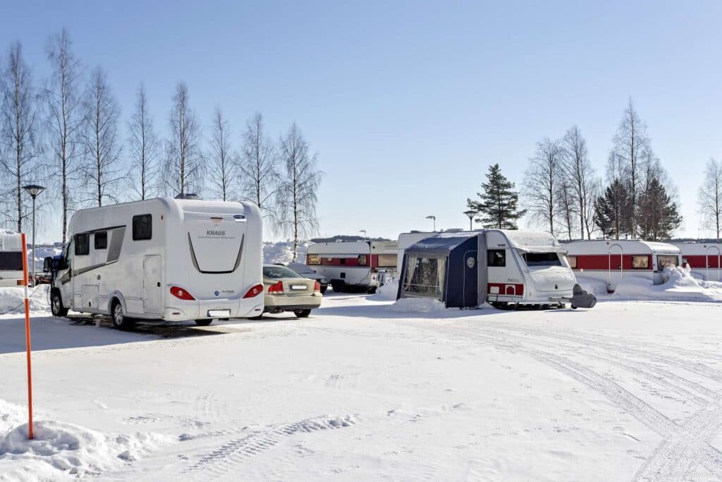 Camping på vintern på First Camp Acus - Luleå
