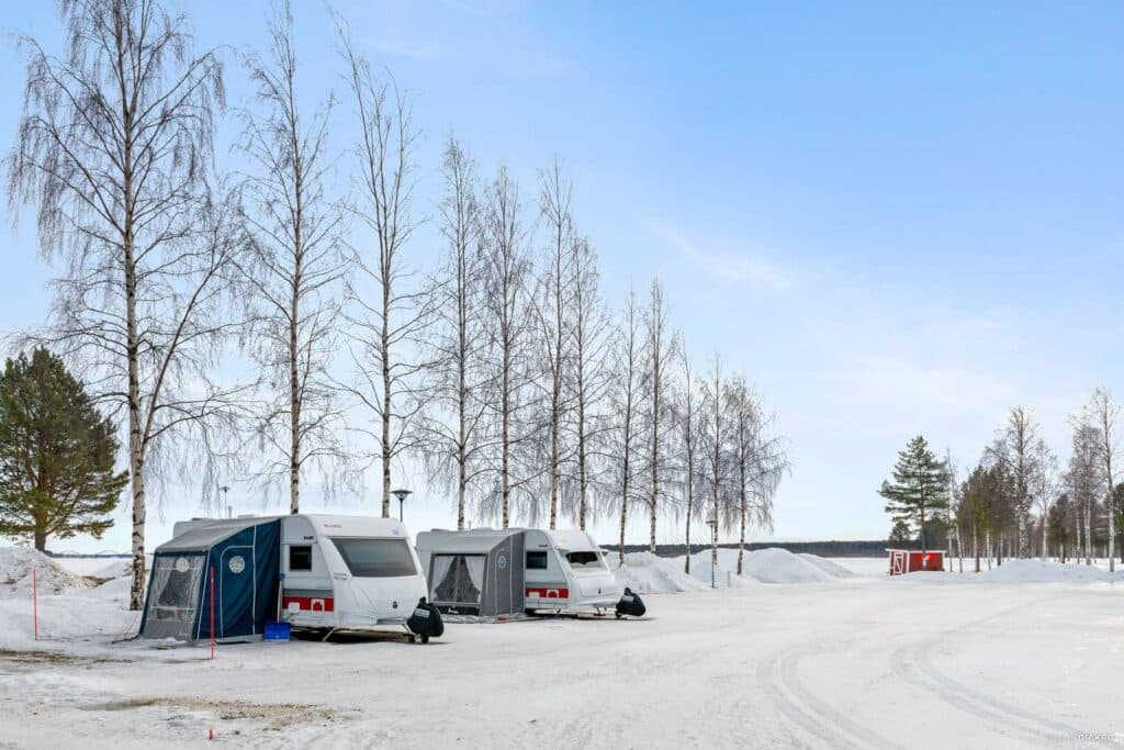 Camping på vintern på First Camp Acus - Luleå