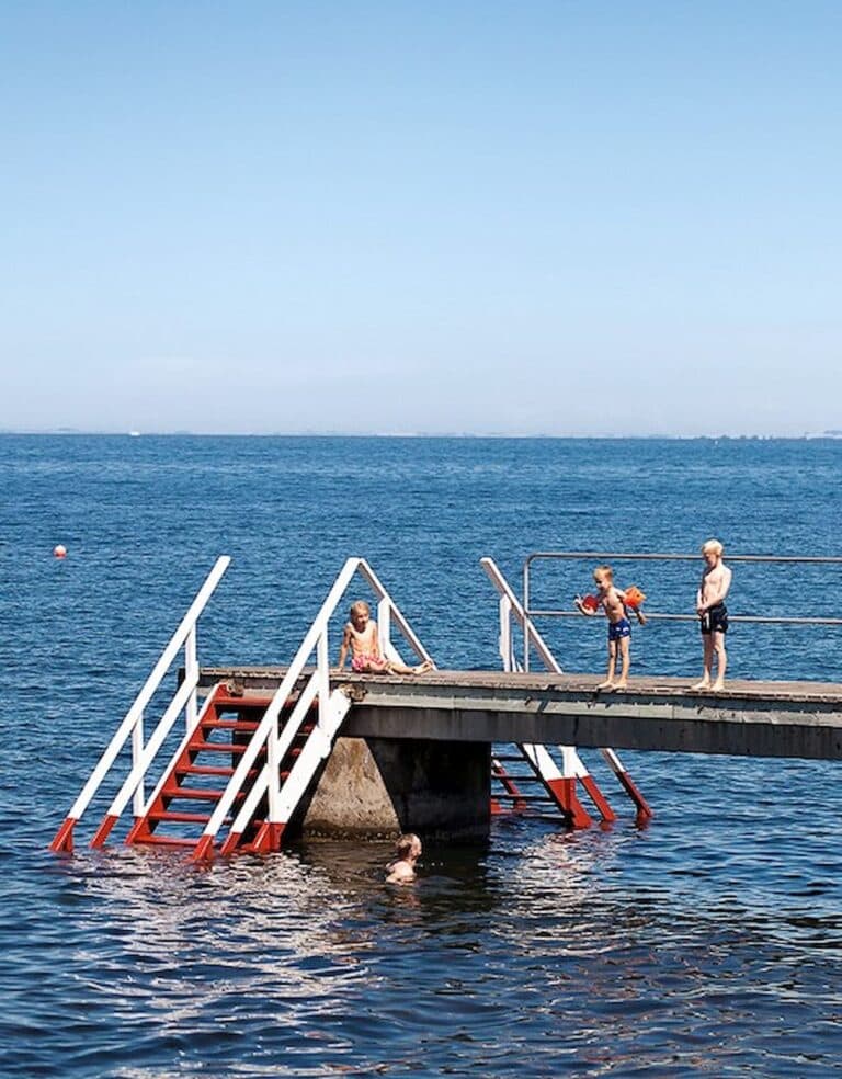 Badbrygga i närheten till campingen First Camp Sibbarp Malmö