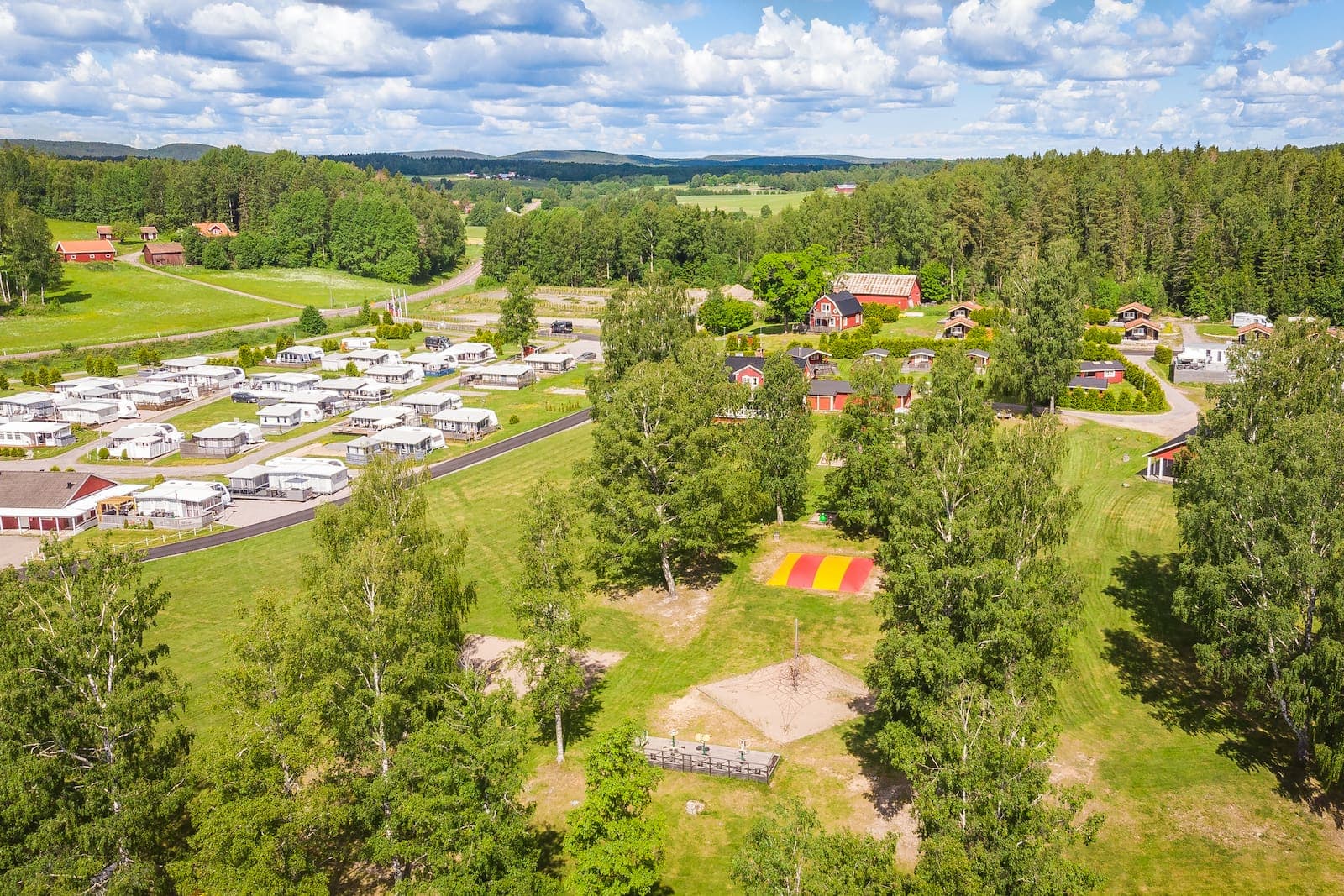 Drönarbild över campingen i Charlottenberg