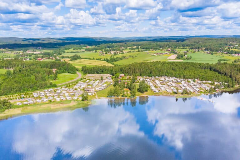 Otrolig utsikt över sjön på campingen i Värmland First Camp Haganäset - Charlottenberg