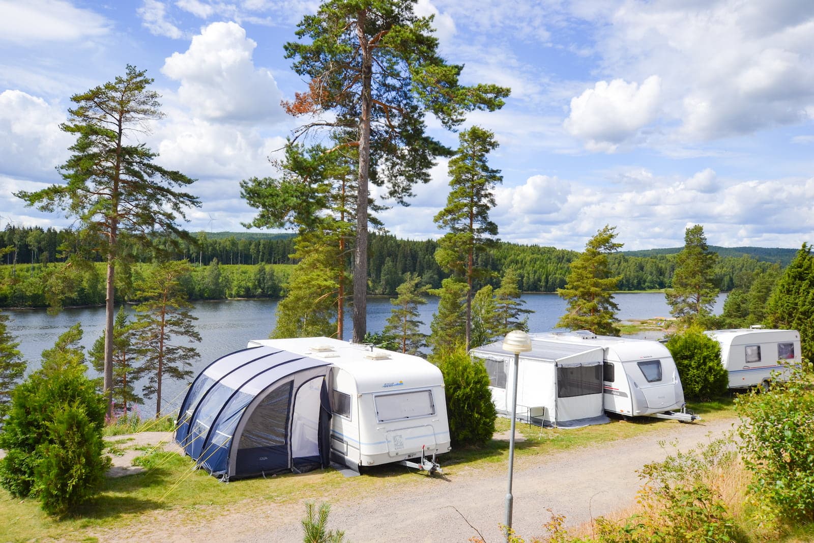 Campingtomt med sjöutsikt på First Camp Sommarvik - Årjäng