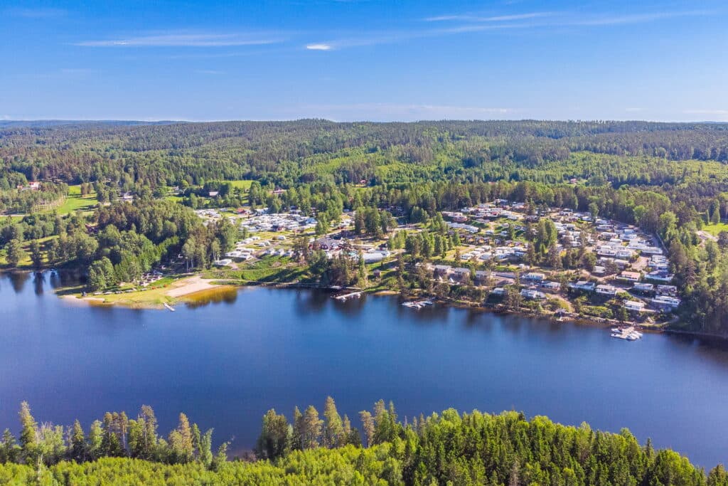 Upptäck camping i Årjängs natursköna miljöer – First Camp Sommarvik