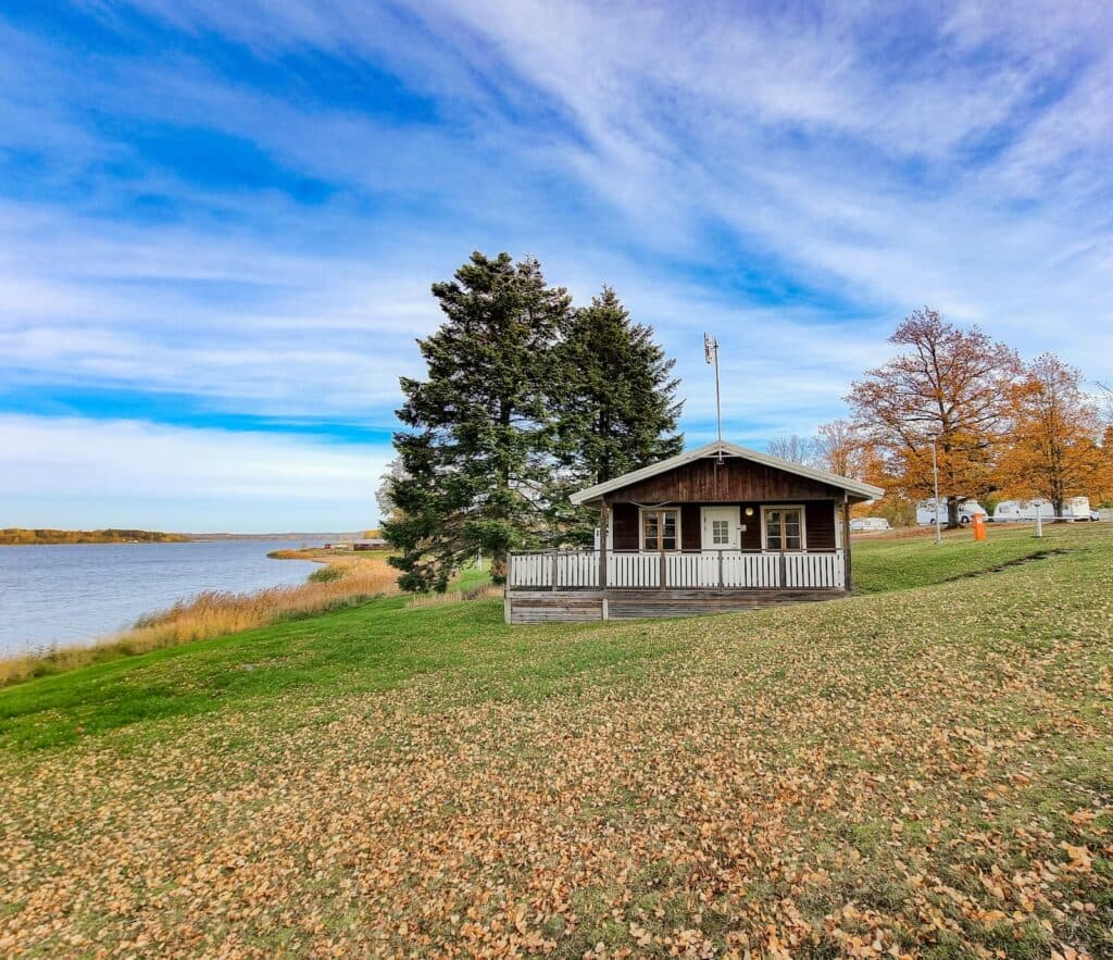 Exteriör för Sjövillan - en stuga på Herrgårdsliv i Värmland.