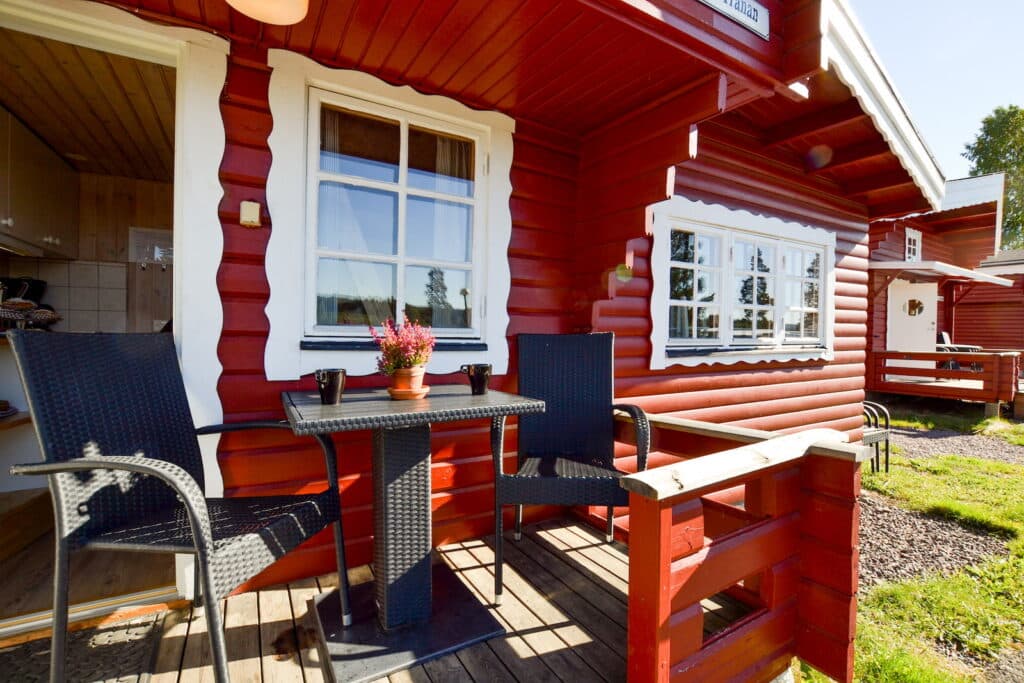 Uteplats för stugan Tranan på Sommarvik.