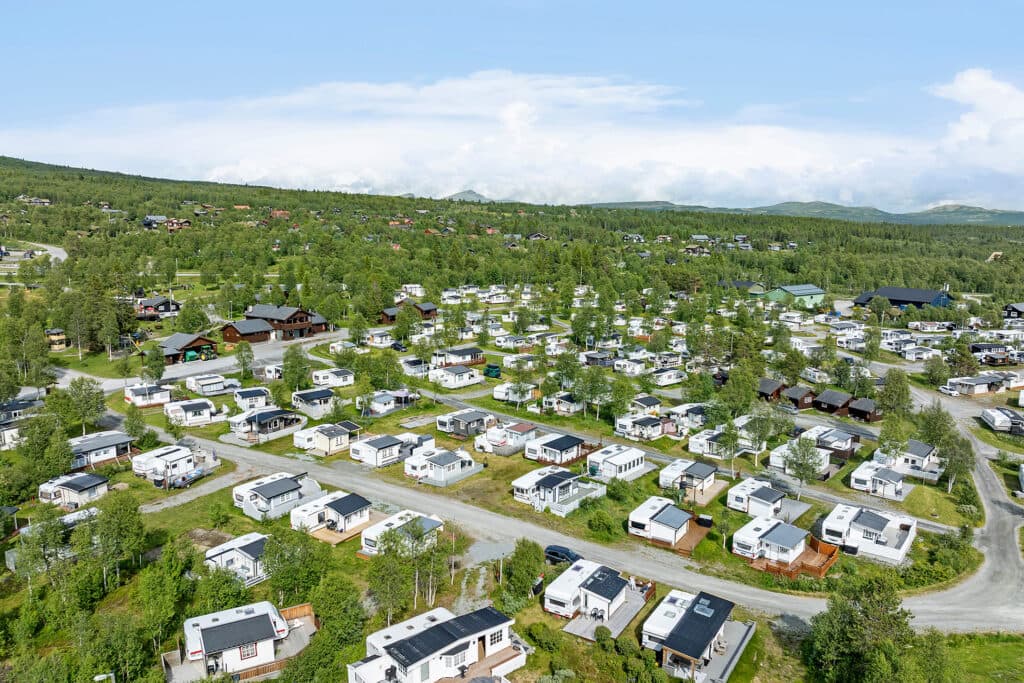 Sesongplass i Beitostølen med campingvogn i naturskjønne omgivelser